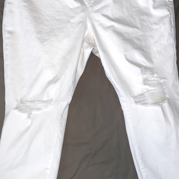 Good American Good Waist Crop Jean, white, size 22, distressed knees - Picture 9 of 10